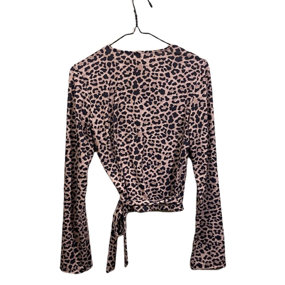 CHEETAH PRINT WRAP-AROUND LONG SLEEVE, V-NECK TOP, STRAIGHT SLEEVES, SIZE XS - Picture 4 of 10